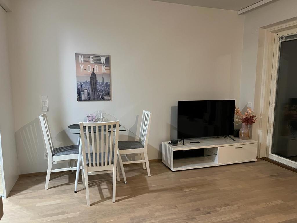 Modern One Bedroom City Apartment Nearby Airport Вантаа Екстериор снимка